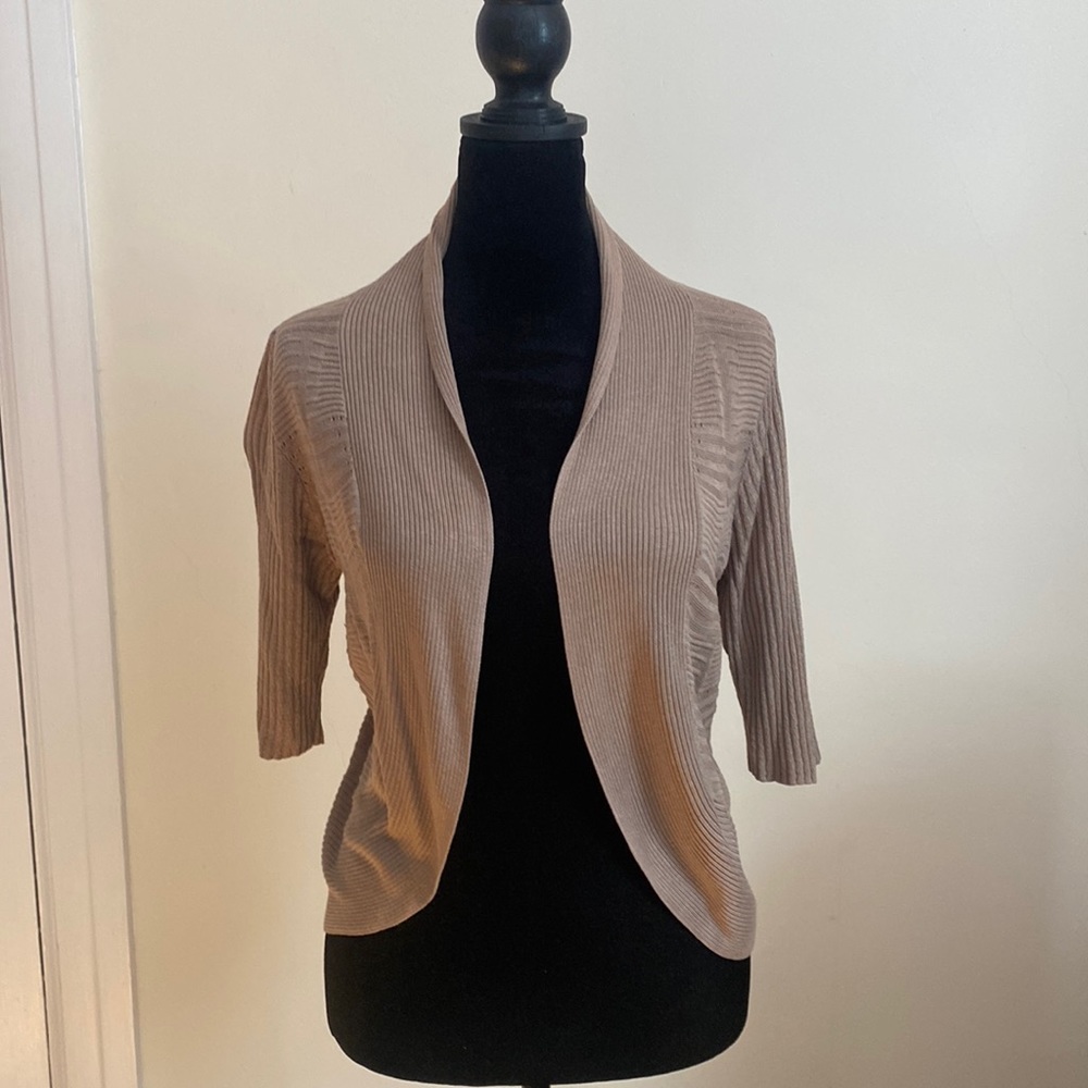 Tan open front sweater. Works w all outfits and is on the thin side. 3/4 sleeve
